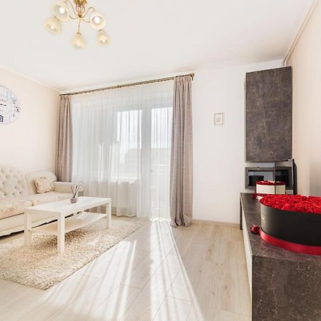 Apartamento Apartament Belles Roses Braşov Exterior foto