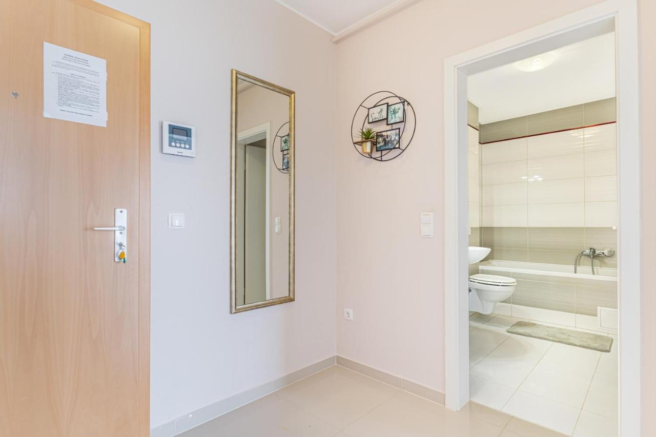 Apartamento Apartament Belles Roses Braşov Exterior foto