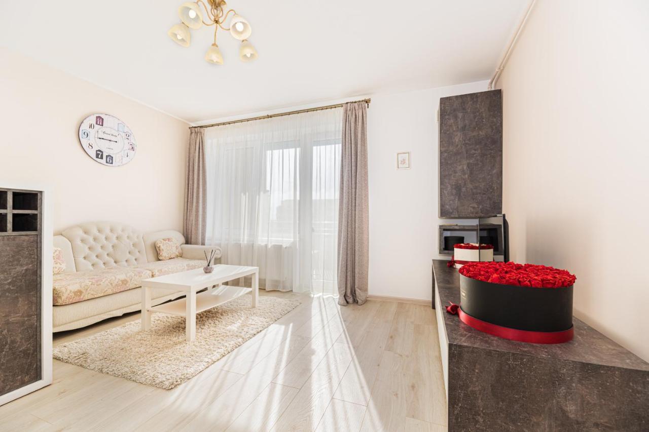Apartamento Apartament Belles Roses Braşov Exterior foto
